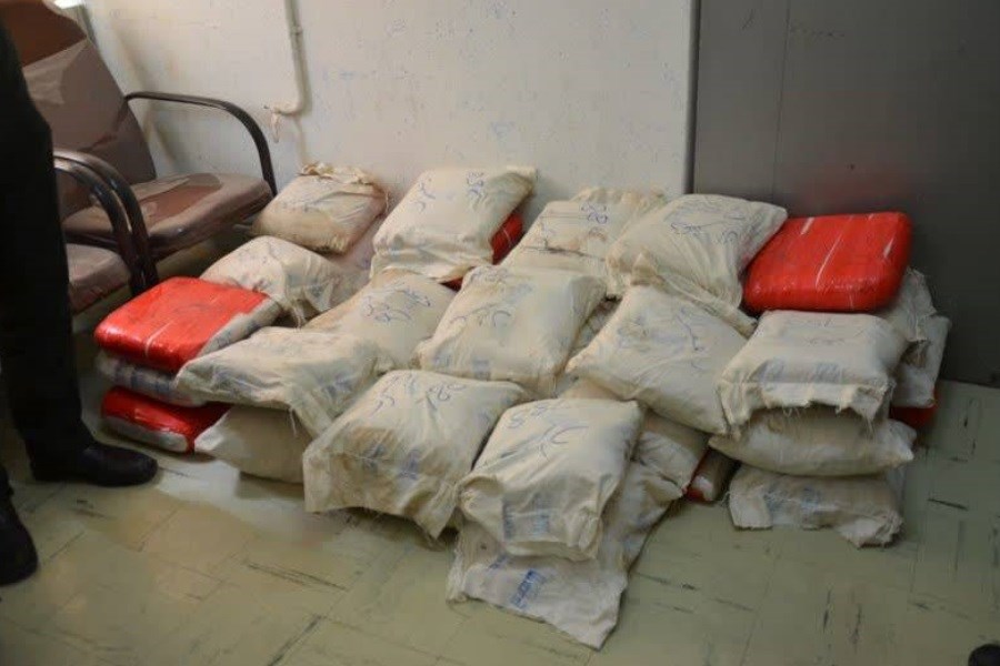 ناکامی راننده وانت مزدا در انتقال 147 کیلو تریاک در داراب