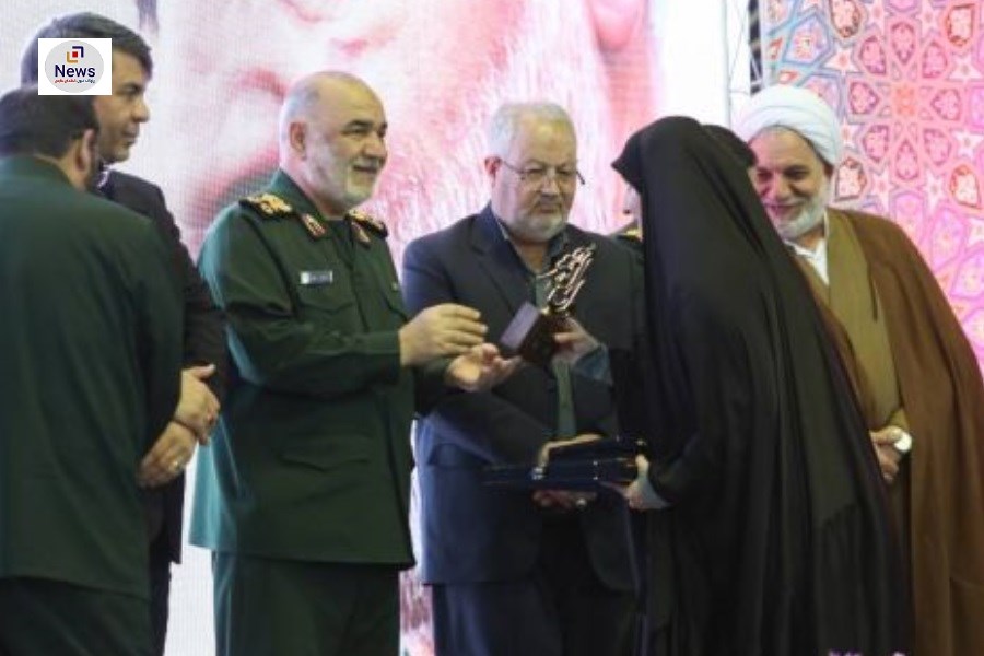 نشان «والی مهر» به خانواده سردار شهید سلیمانی اهدا شد