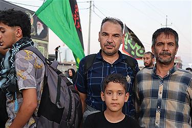 تصویر موکب آبشار عاطفه‌ها در مسیر نجف به کربلا؛ ثبت خاطرات ماندگار اربعین (بخش اول)